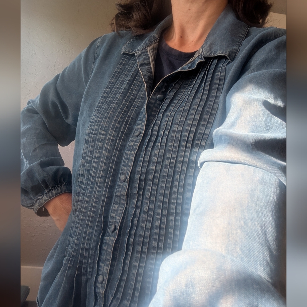 J. Jill denim look chambray blouse womens medium peasant top Pleated